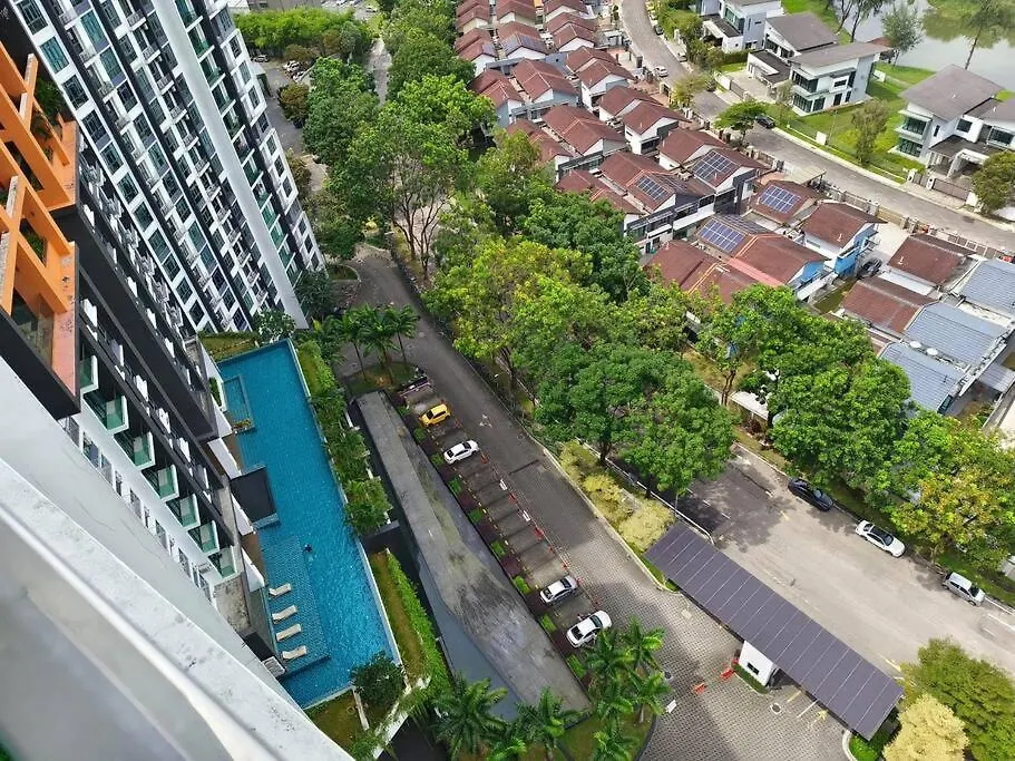 Mid Valley Ciq Lake View 3Bedroom Muji Style جوهر بهرو 0*,